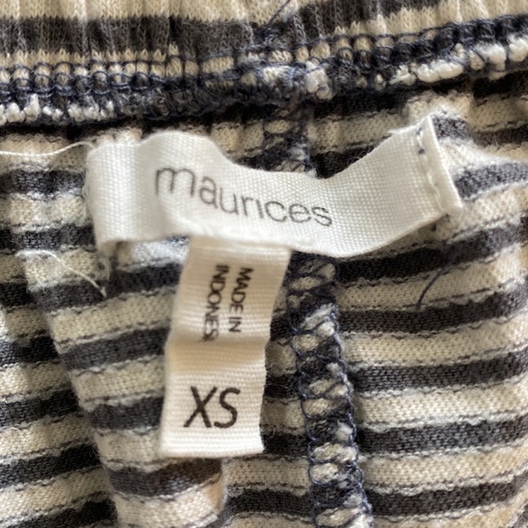 Maurice’s XS Women’s Top Gray Stripe - Picture 4 of 5